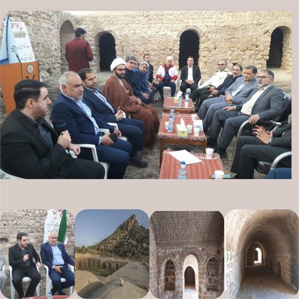 با حضور استاندار لرستان موارد حوزه ارتباطات در منطقه گردشگری و تاریخی چمشک بررسی شد