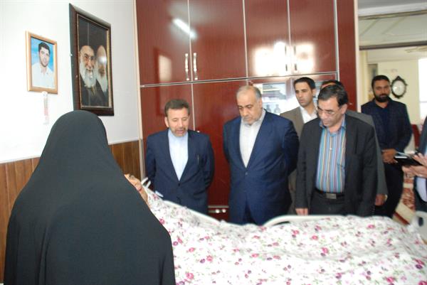 دیدار مقام عالی وزارت و استاندارمحترم استان   به همراه   مدیر کل ICT لرستان از جانباز خرم آبادی