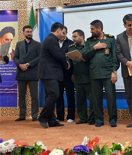 اداره کل ارتباطات و فناوری اطلاعات استان لرستان بعنوان دستگاه برتر در برگزاری میز خدمت جهادی انتخاب شد .
