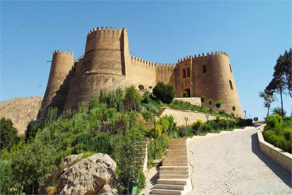 پایداری کامل شبکه های ارتباطی و خدمات حوزه فناوری استان لرستان در جنگ رمضان