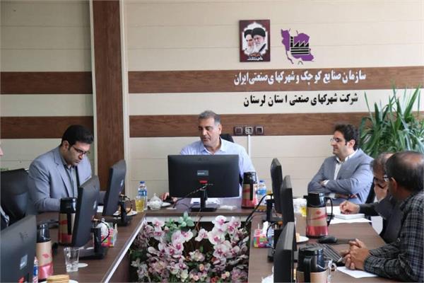 بررسی چالش های توسعه ارتباطات بر بستر فیبر‌نوری در شهرک‌ های صنعتی لرستان